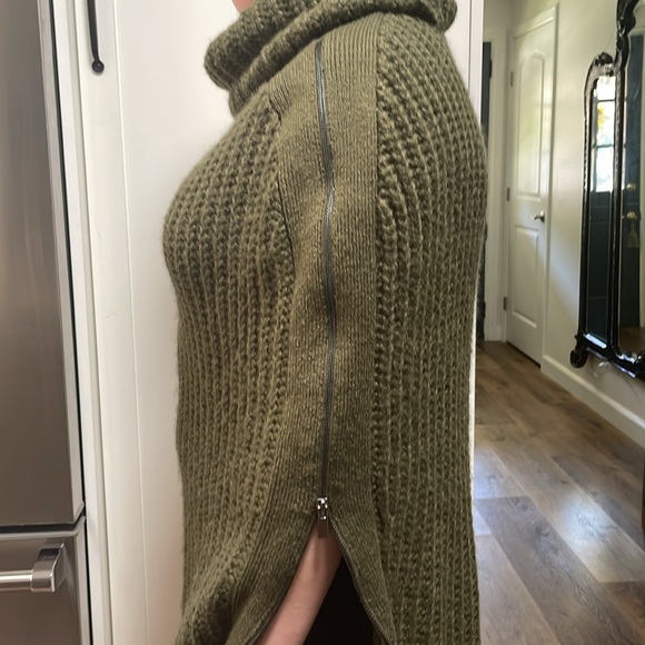 AUTHENTIC- VINTAGE.                              COWL NECK PONCHO - Picture 4 of 5